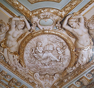 Grupo escultórico de techo en el Palacio de Linares de Madrid