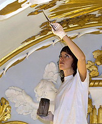 Trabalho de restauração no teto da Capela de Aranjuez