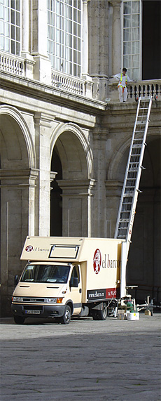 Medios auxiliares en el Palacio Real de Madrid - Camión para el transporte de obras de arte de la Empresa El Barco