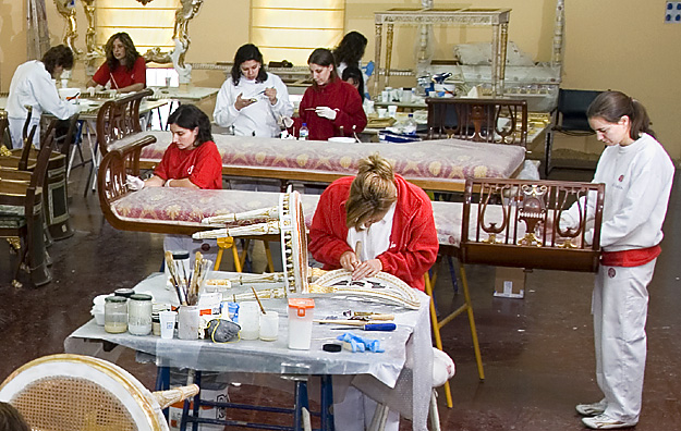 Vista general del taller de restauración de mobiliario